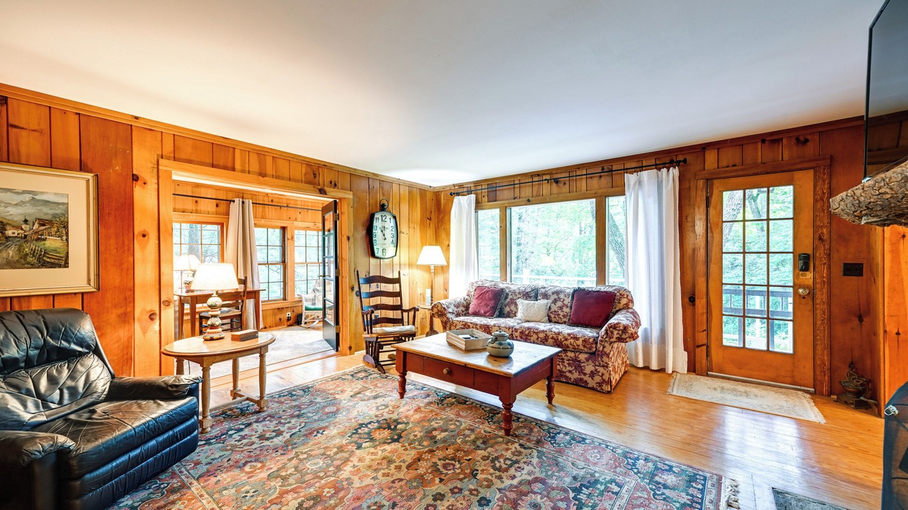 Photo of Bedroom in Mirror Lake