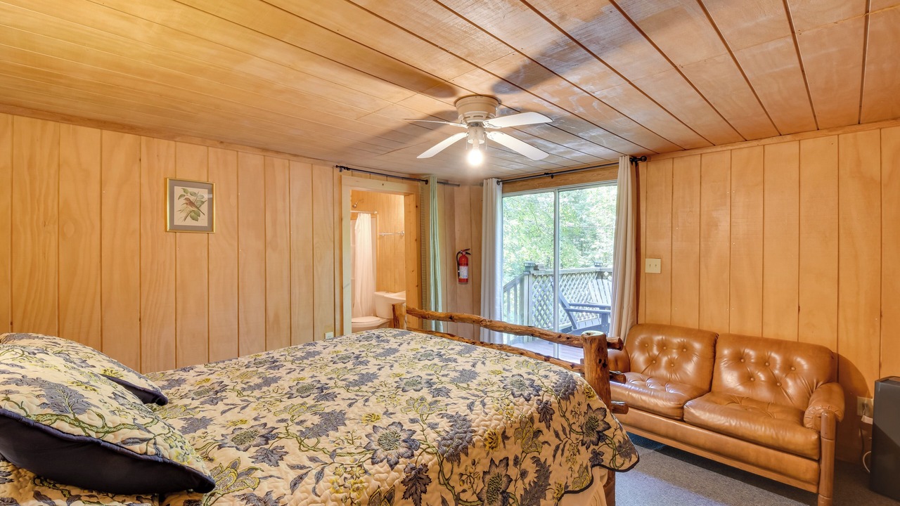 Photo of Bedroom in Rocky Bottom