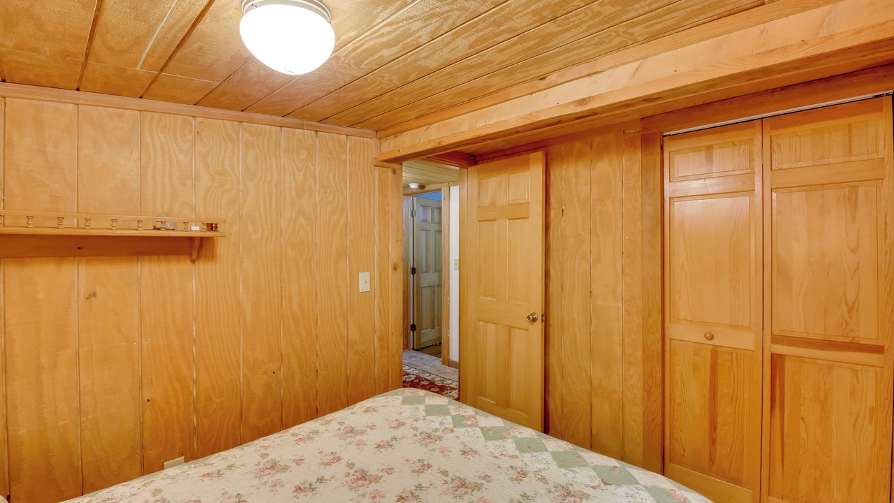Photo of Bedroom in Rocky Bottom