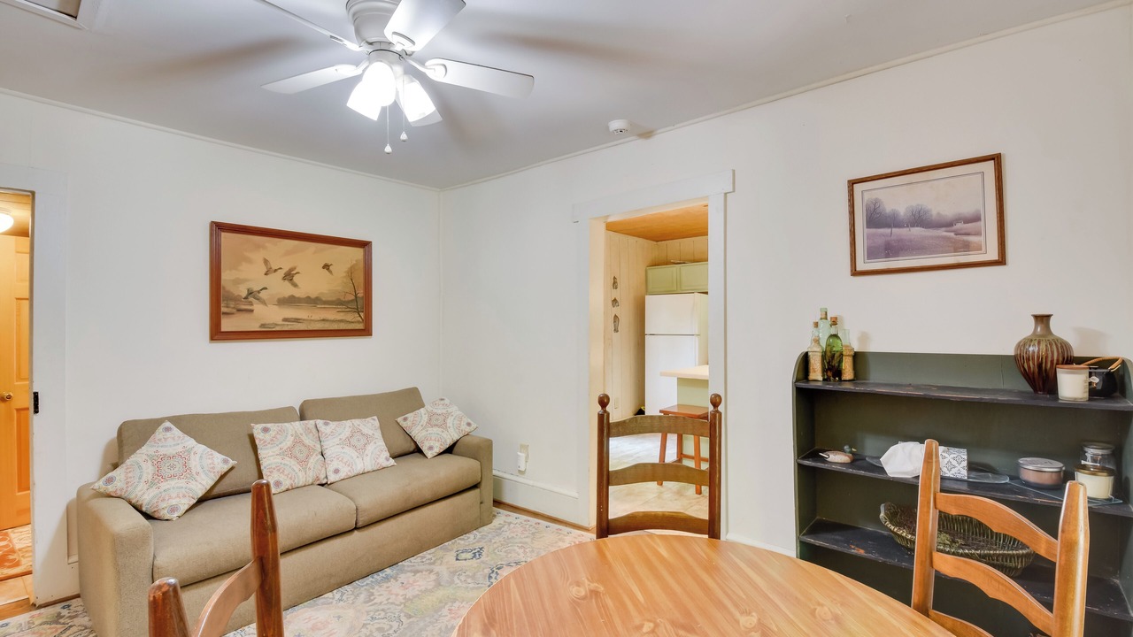 Photo of Livingroom in Rocky Bottom