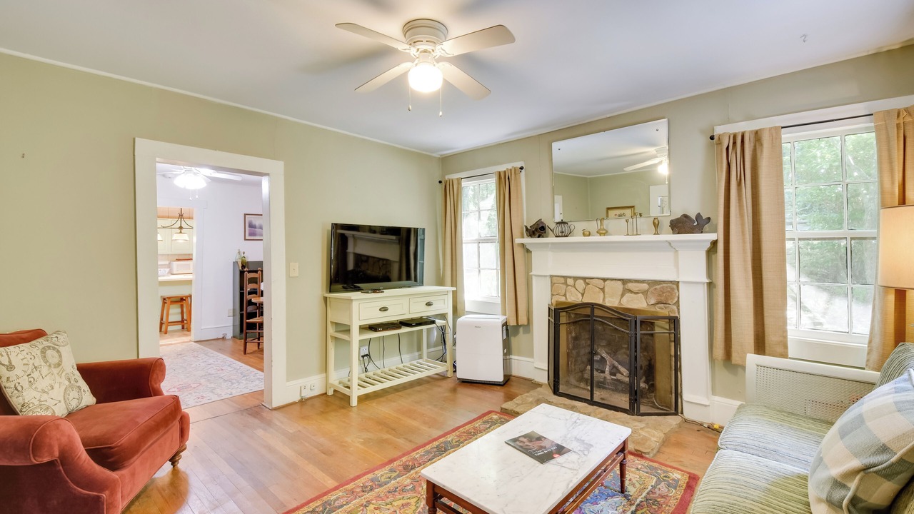 Photo of Bedroom in Rocky Bottom
