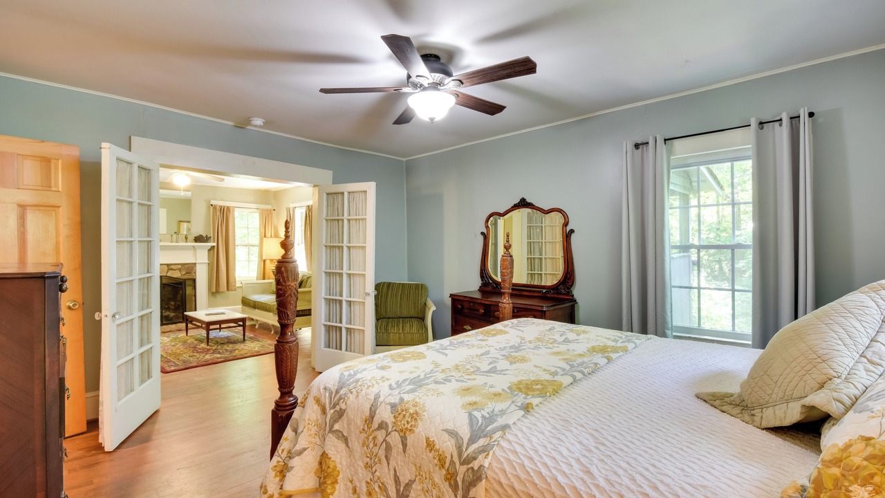 Photo of Bedroom in Rocky Bottom
