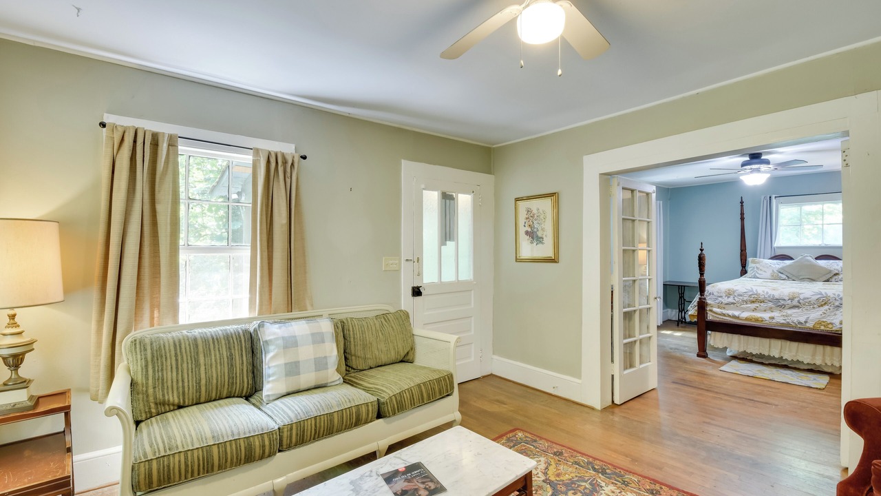 Photo of Livingroom in Rocky Bottom