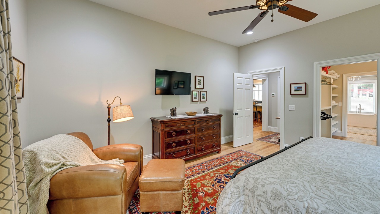 Photo of Bedroom in Glenville