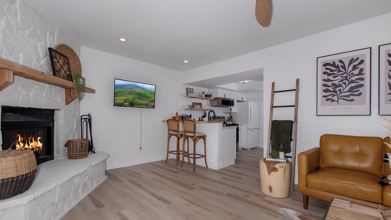 Photo of Livingroom in Seven Devils