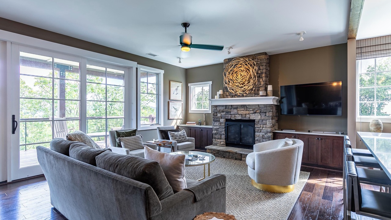 Photo of Livingroom in Lenoir