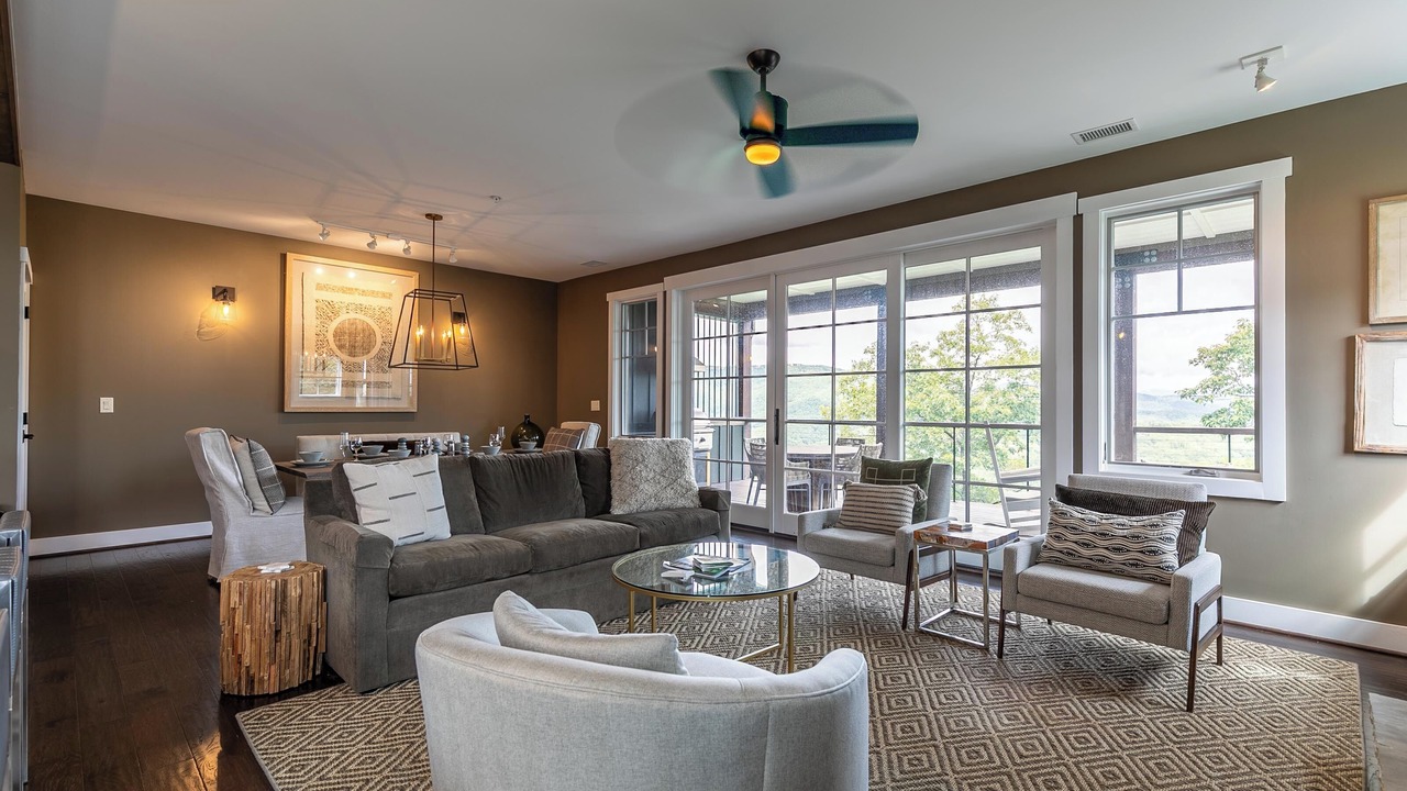 Photo of Livingroom in Lenoir