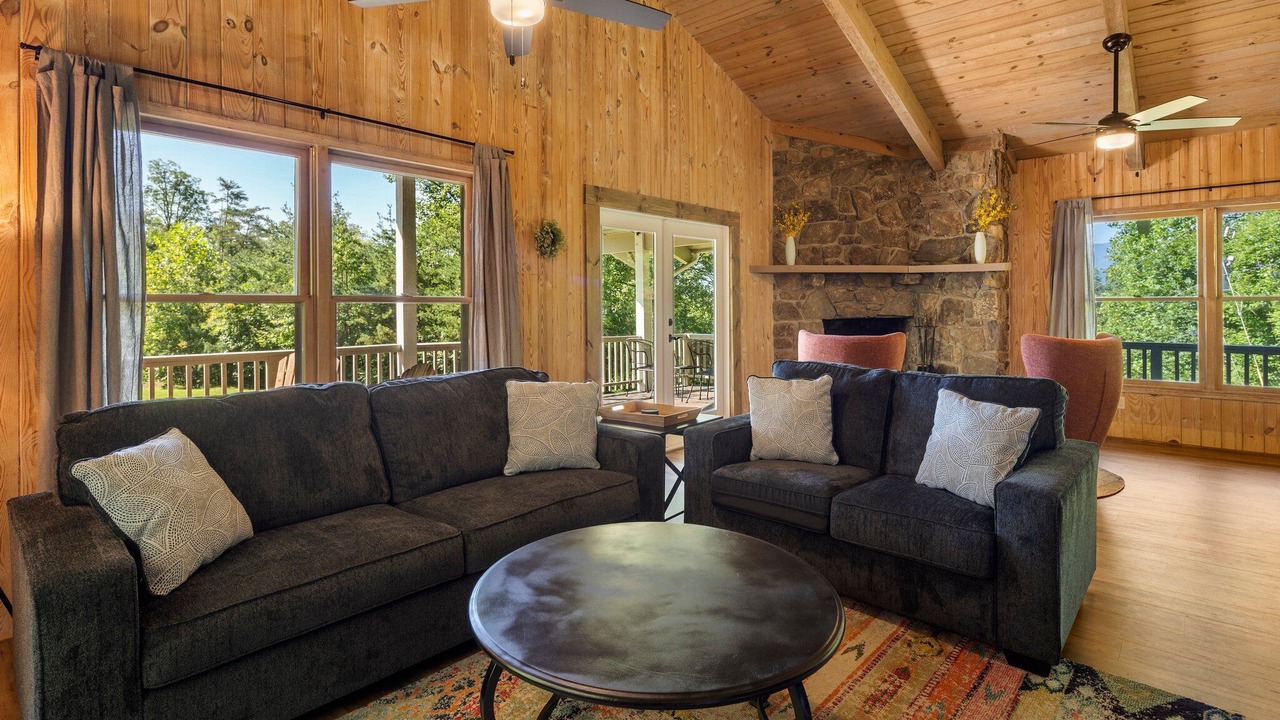 Photo of Livingroom in Qualla