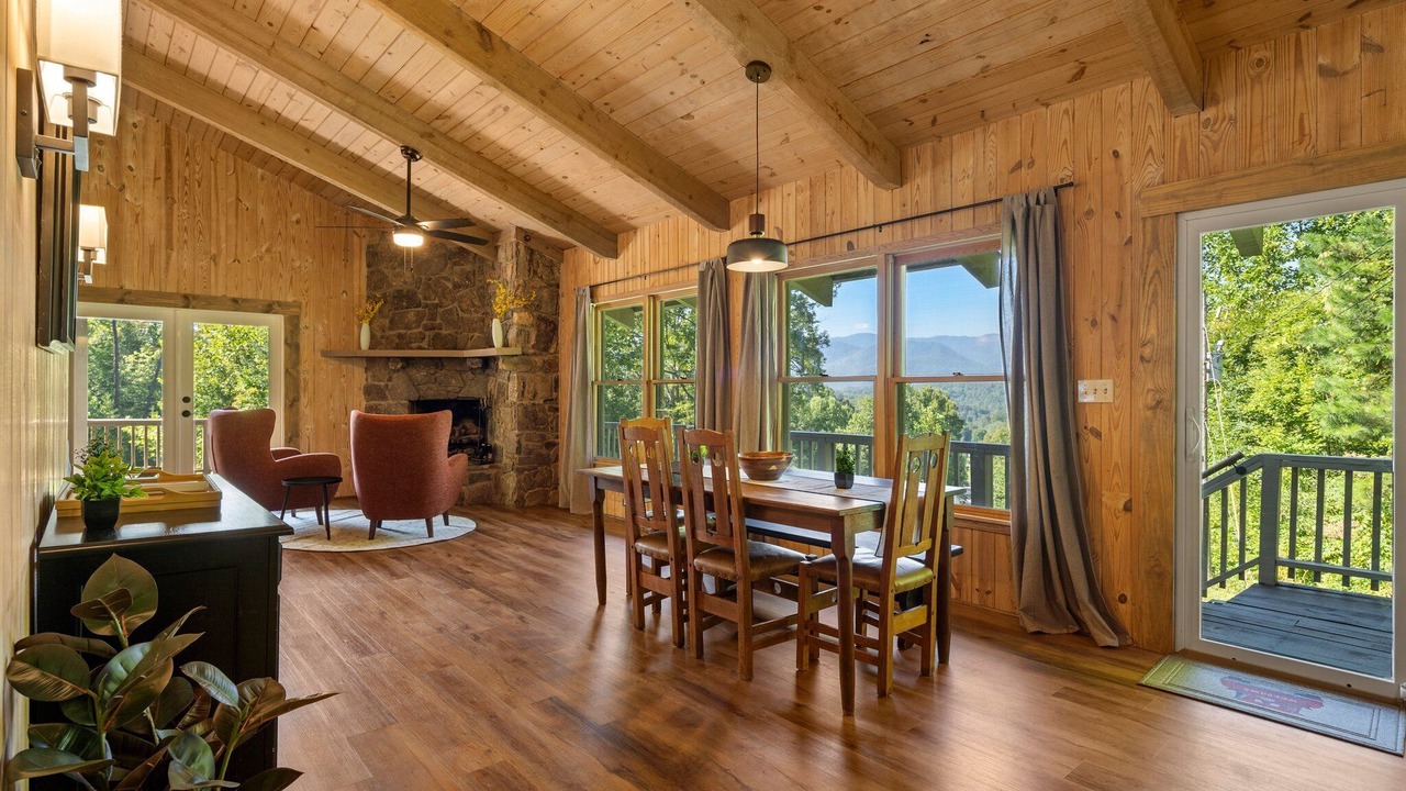 Photo of Livingroom in Qualla
