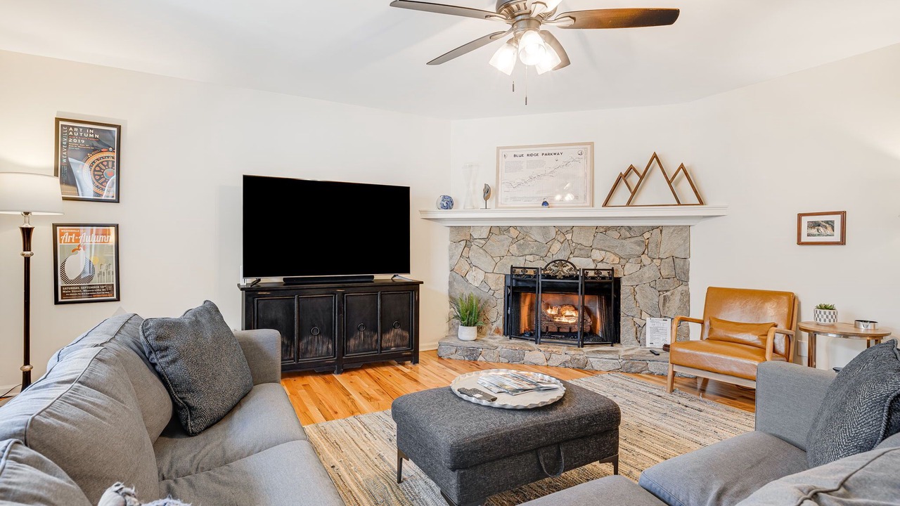 Photo of Livingroom in Weaverville