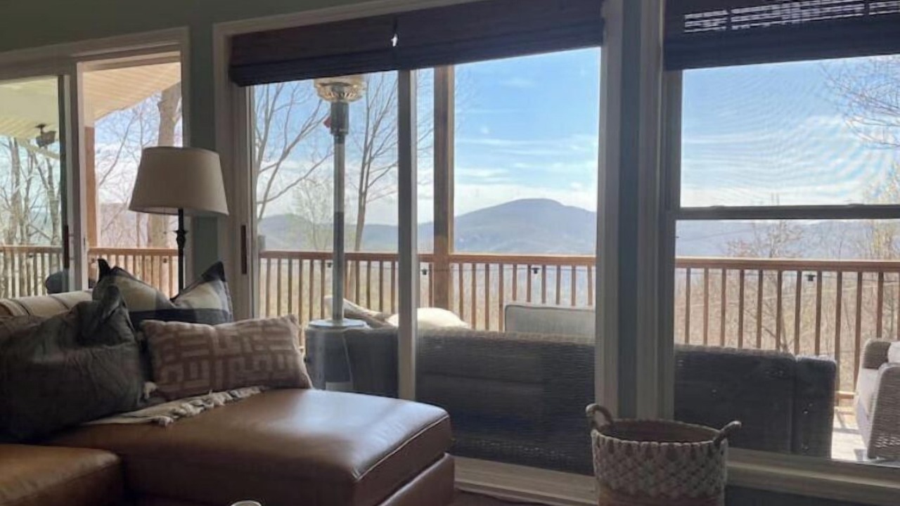Photo of Livingroom in Fairview