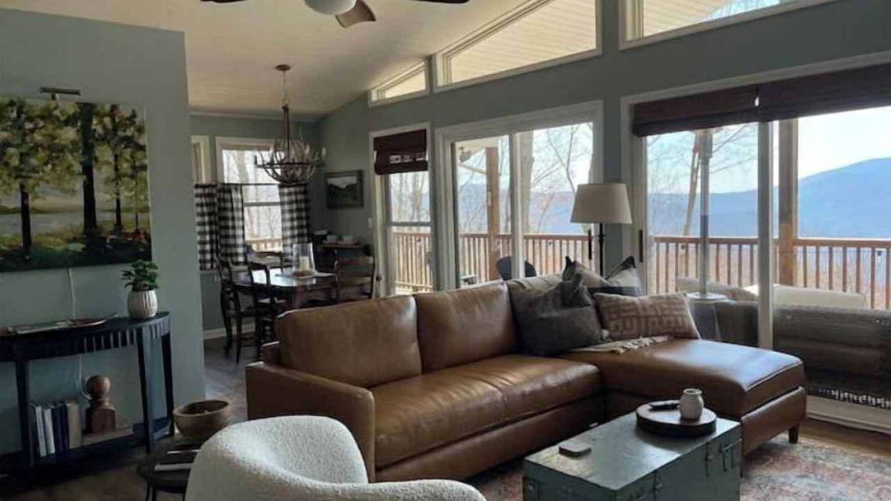 Photo of Livingroom in Fairview