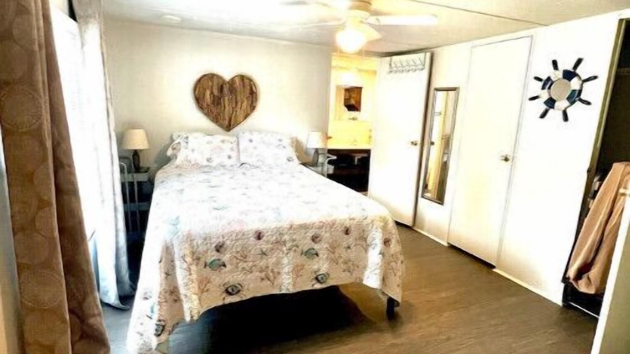 Photo of Bedroom in Myrtle Grove