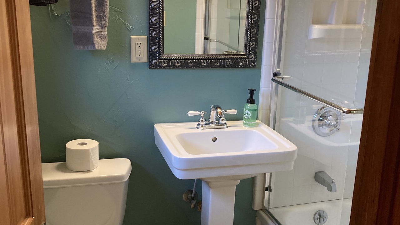 Photo of Bathroom in Gerton