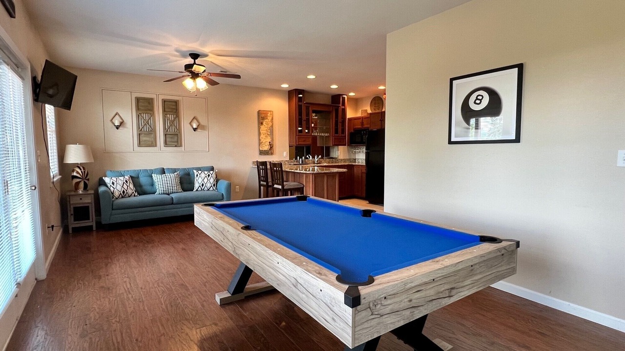 Photo of Livingroom in Murphy