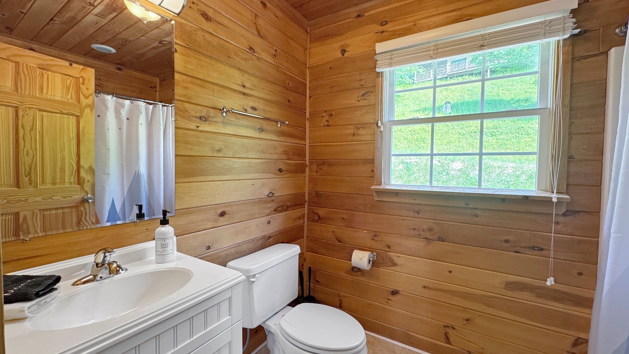 Photo of Bathroom in Wolf Laurel