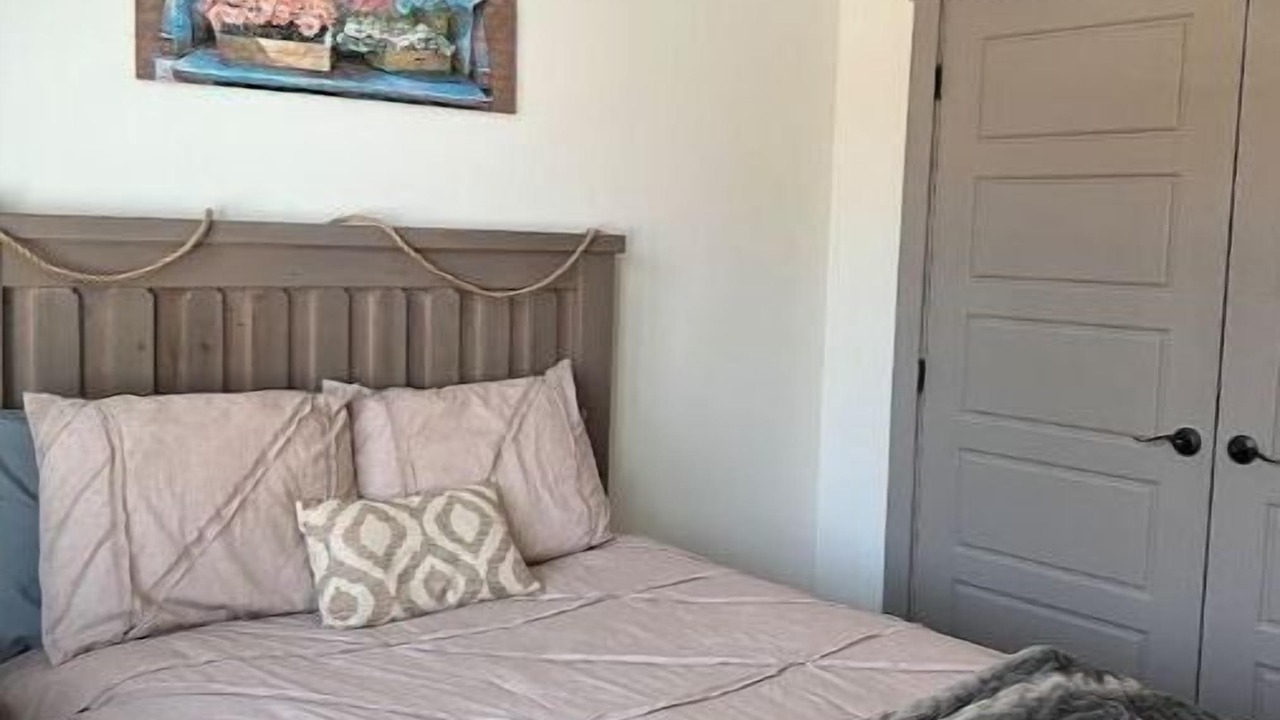 Photo of Bedroom in Ether