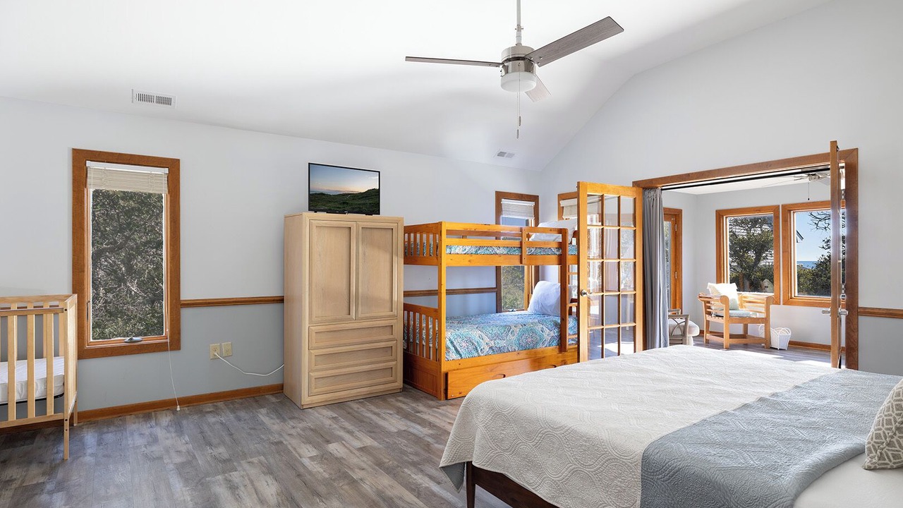 Photo of Bedroom in Pine Knoll Shores