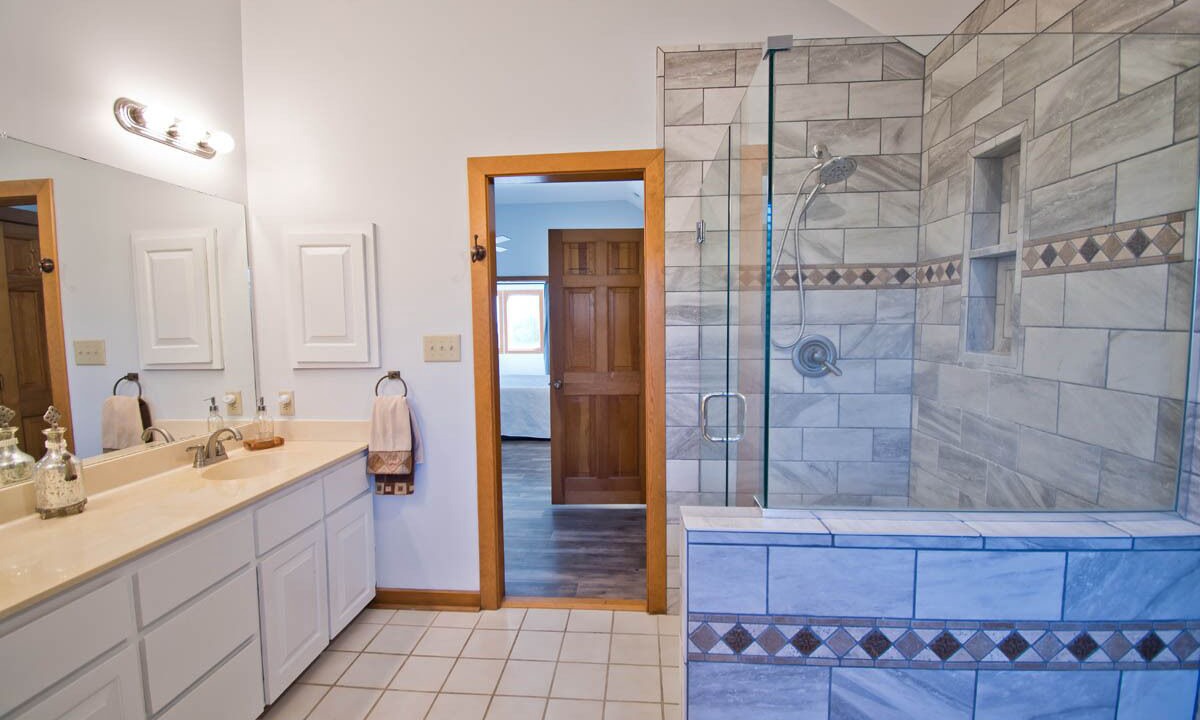 Photo of Bathroom in Pine Knoll Shores