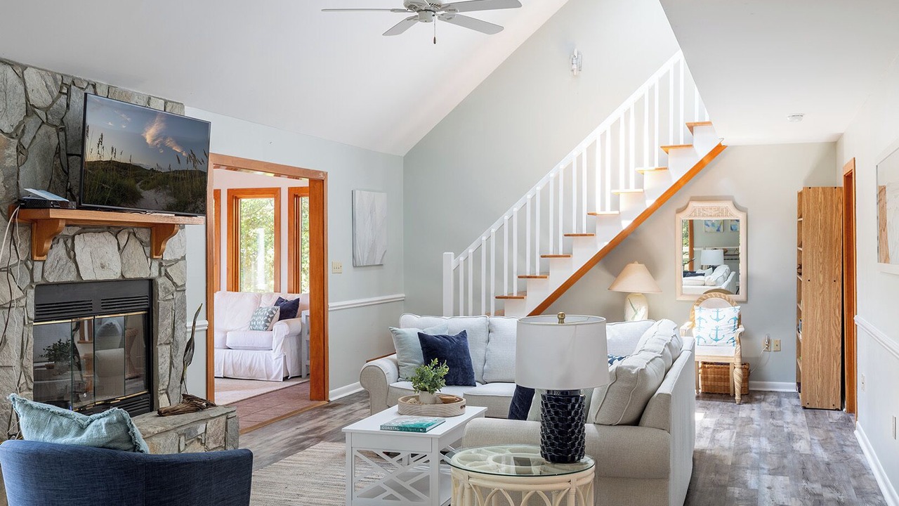Photo of Livingroom in Pine Knoll Shores