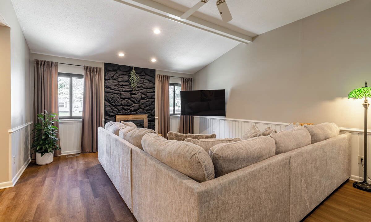 Photo of Livingroom in Jacksonville
