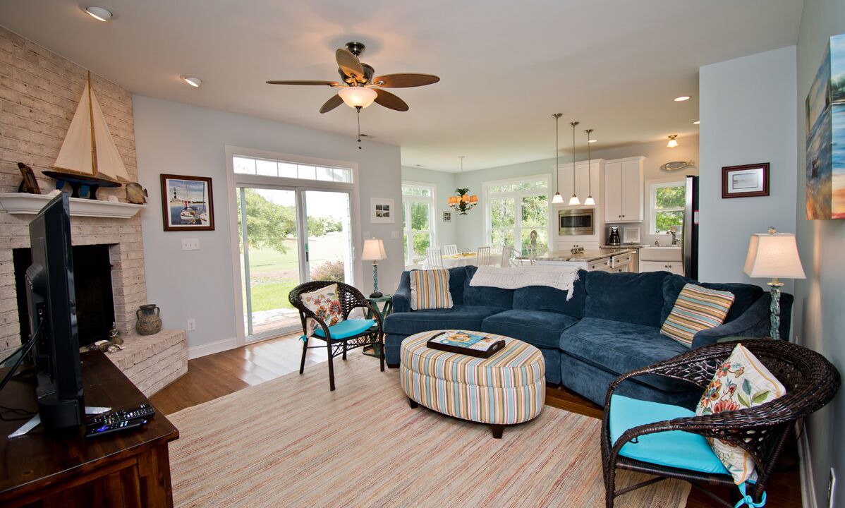 Photo of Livingroom in Pine Knoll Shores