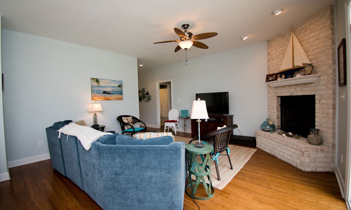 Photo of Livingroom in Pine Knoll Shores