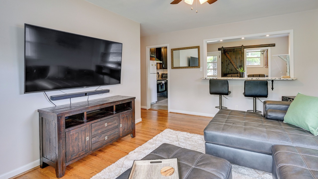 Photo of Livingroom in Old Irving Park