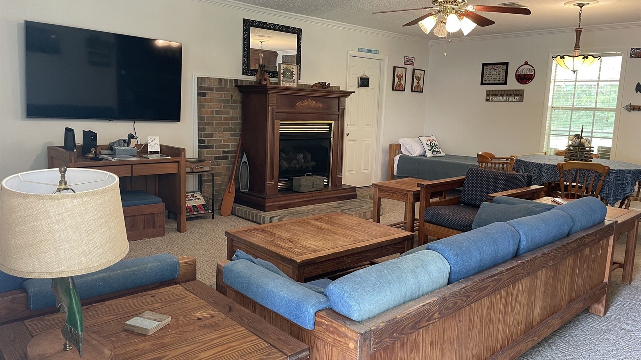 Photo of Livingroom in Guntersville