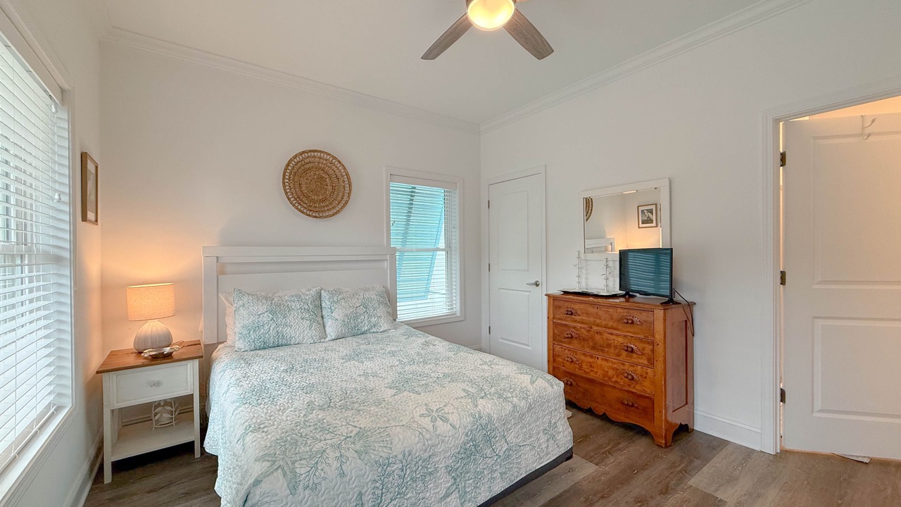 Photo of Bedroom in Island Oaks