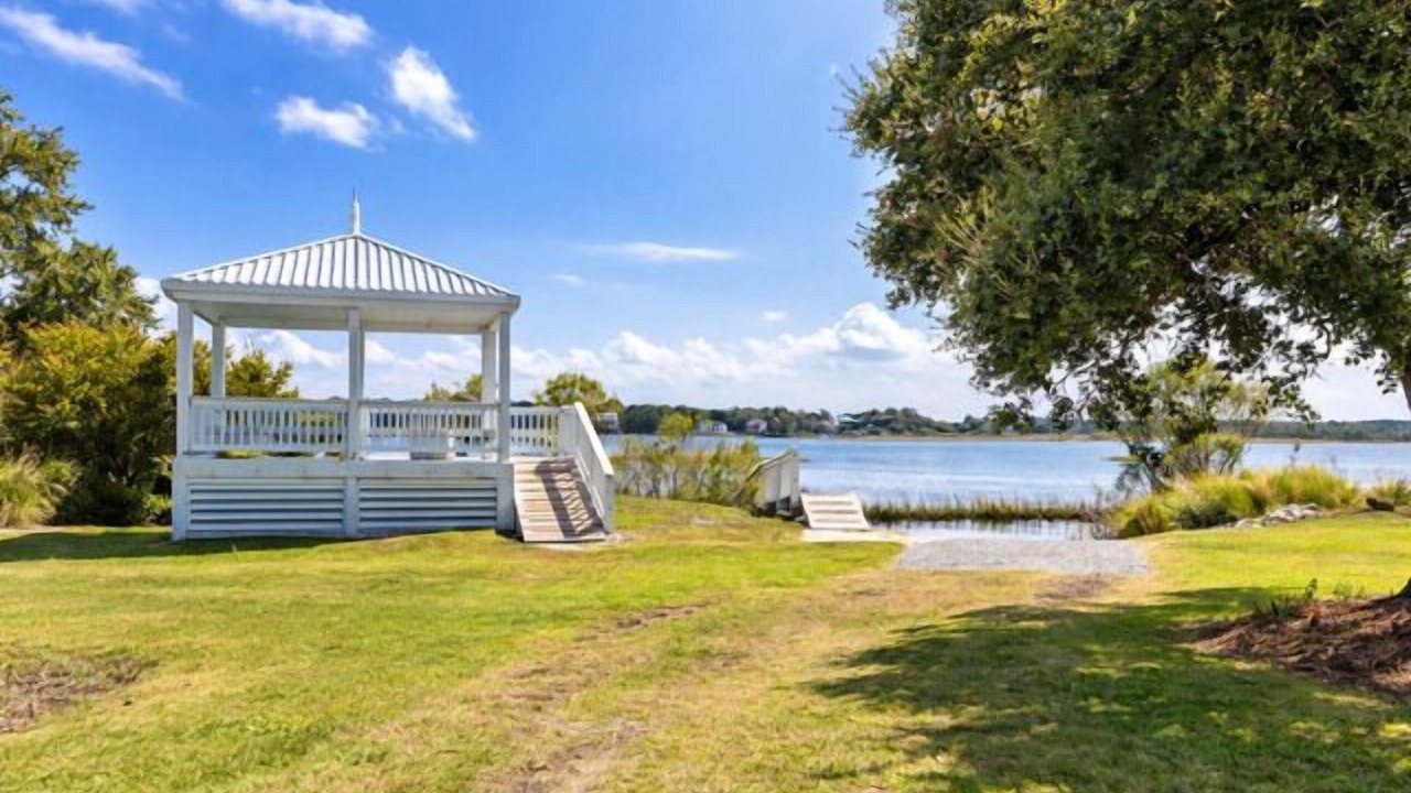 Photo of Outdoor in Island Oaks