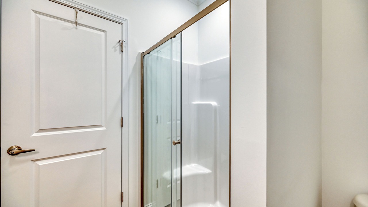 Photo of Bathroom in Island Oaks
