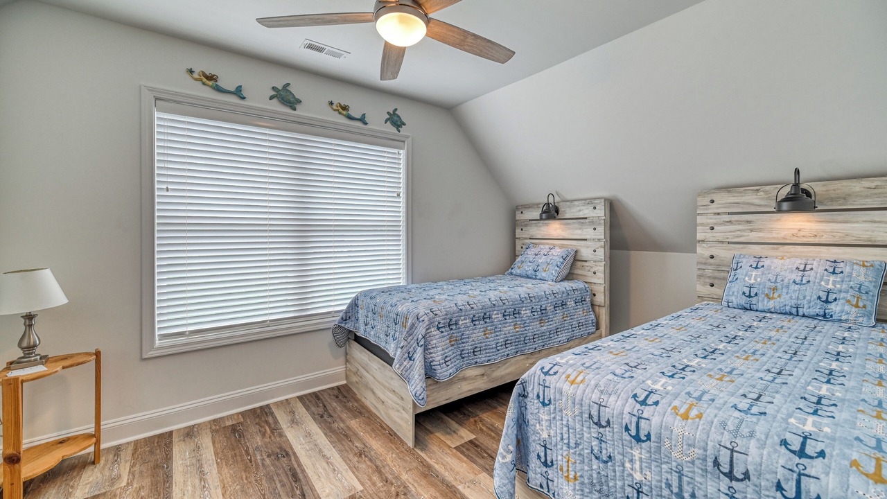 Photo of Bedroom in Island Oaks