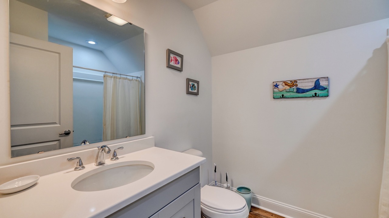Photo of Bathroom in Island Oaks