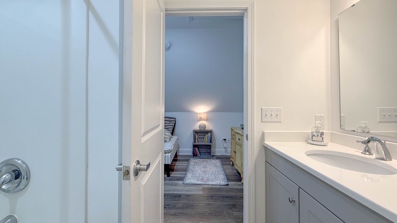 Photo of Bathroom in Island Oaks