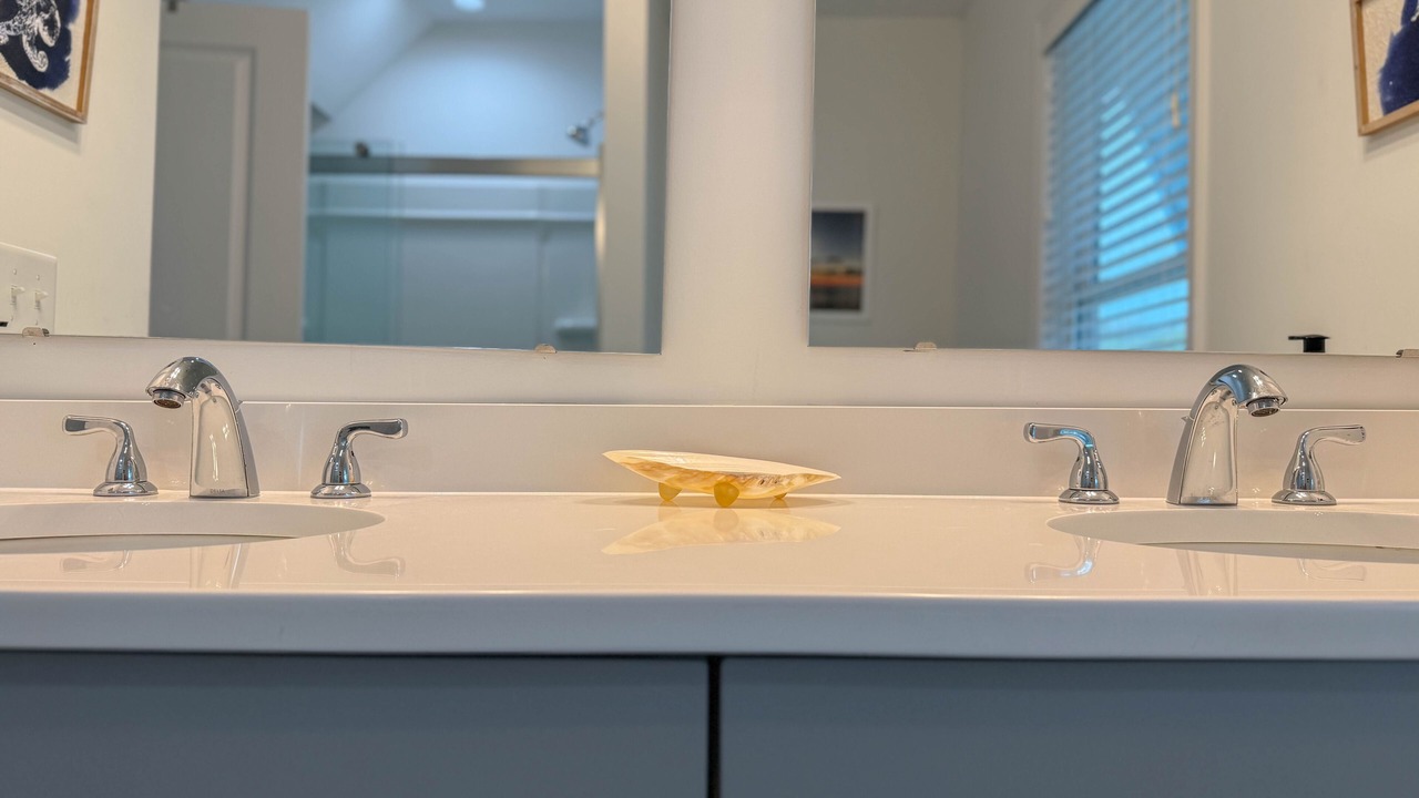 Photo of Bathroom in Island Oaks