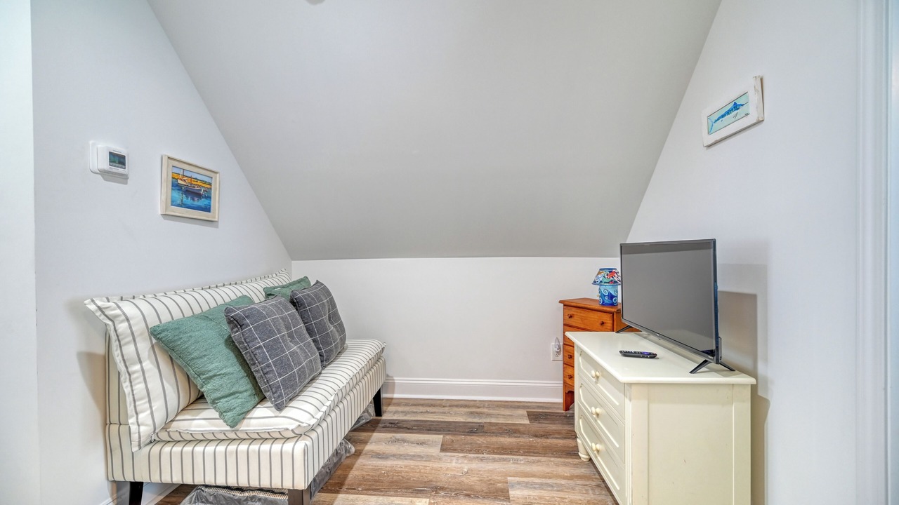 Photo of Livingroom in Island Oaks