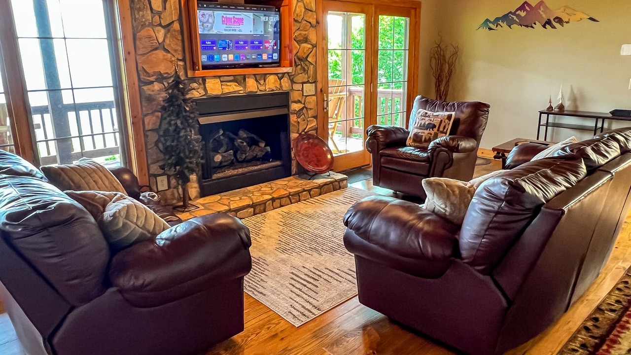Photo of Livingroom in West Jefferson