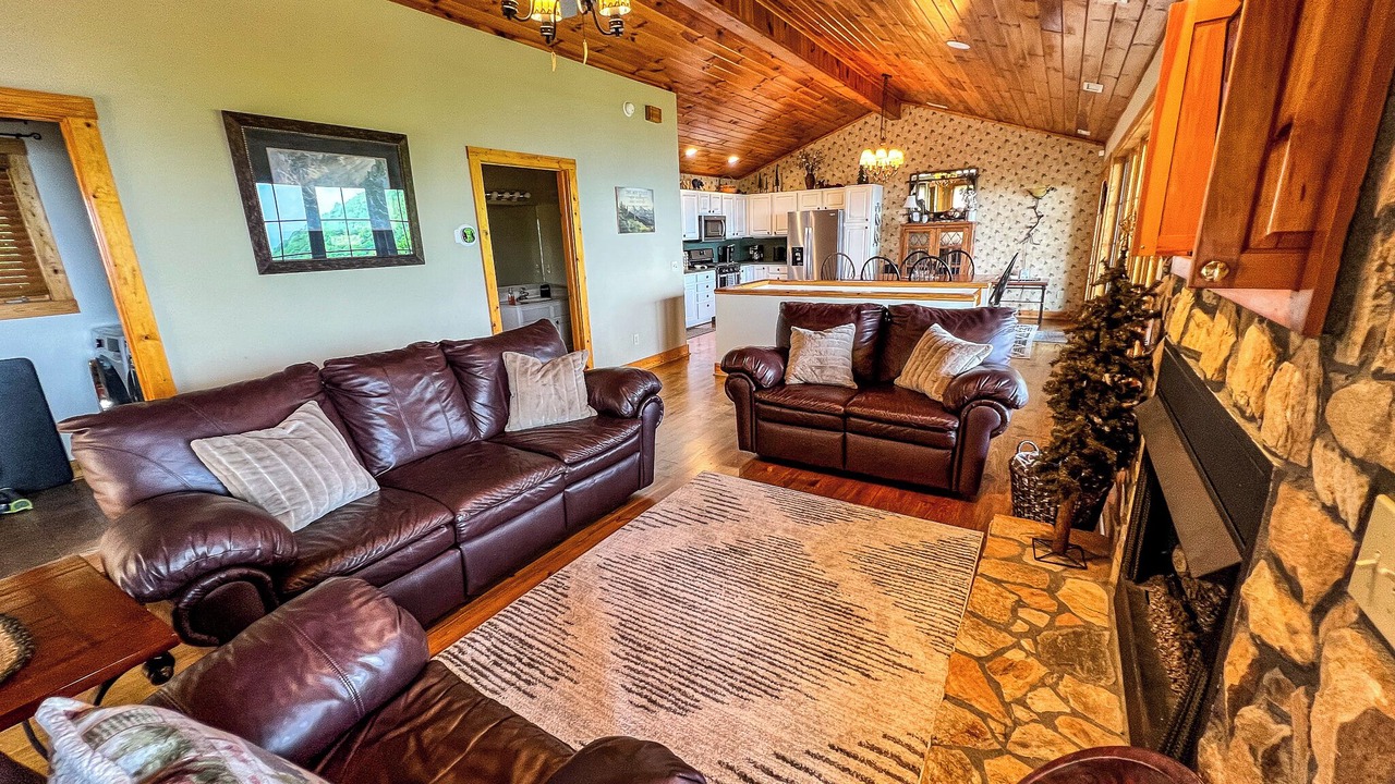 Photo of Livingroom in West Jefferson
