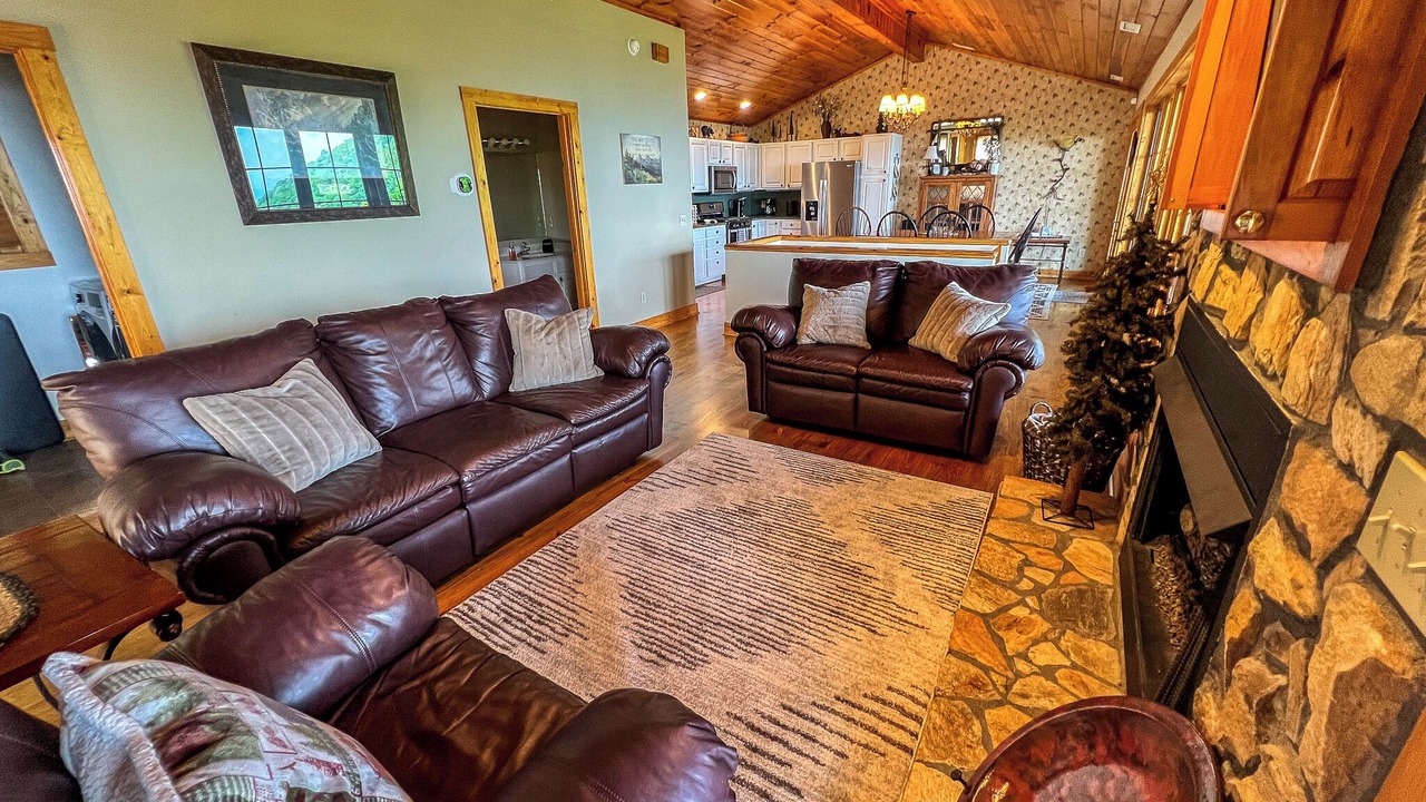 Photo of Livingroom in West Jefferson