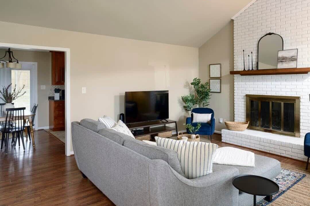 Photo of Livingroom in Pineville