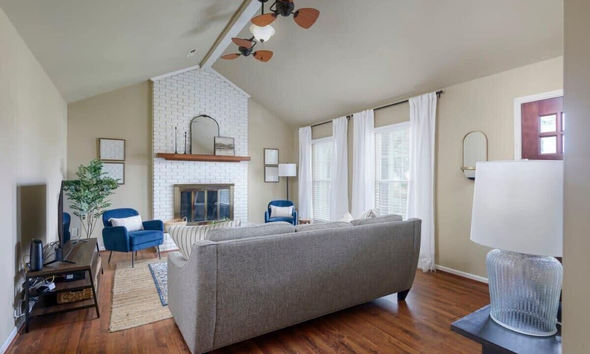 Photo of Livingroom in Pineville