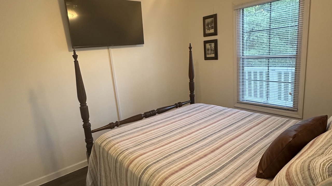 Photo of Bedroom in Mooresboro