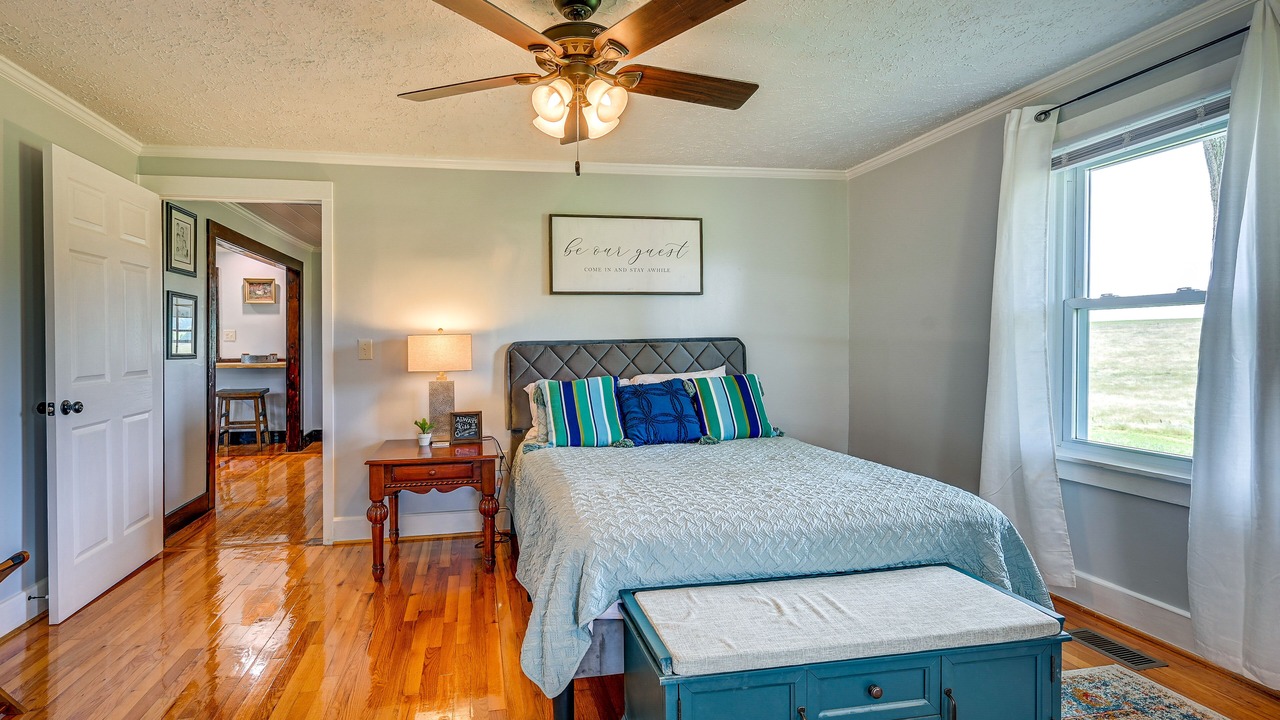 Photo of Livingroom in Elkin