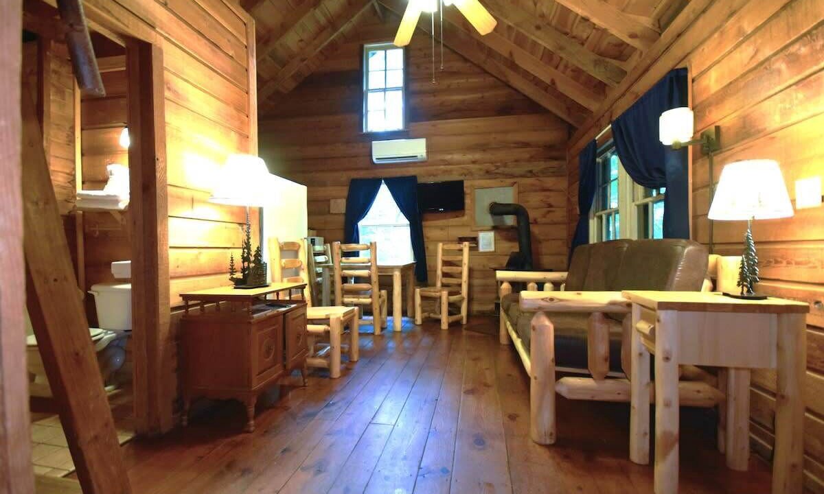 Photo of Livingroom in Saluda