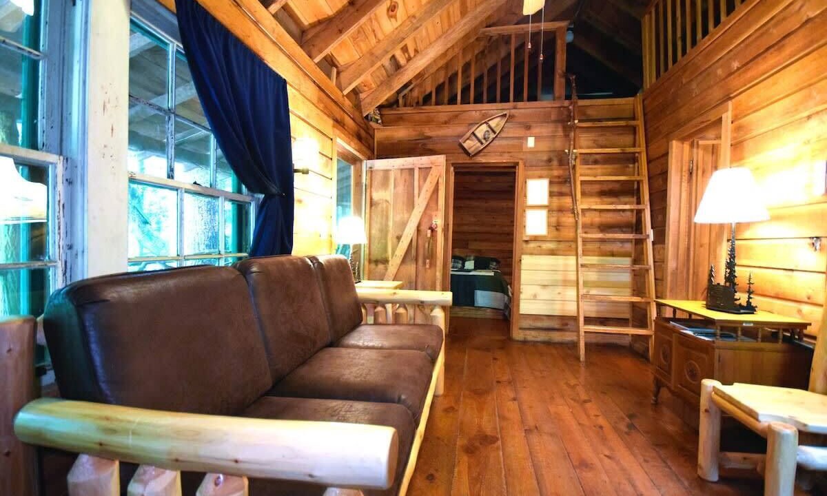 Photo of Livingroom in Saluda