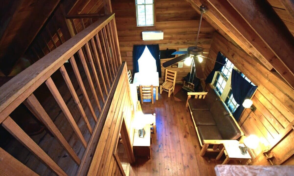 Photo of Livingroom in Saluda