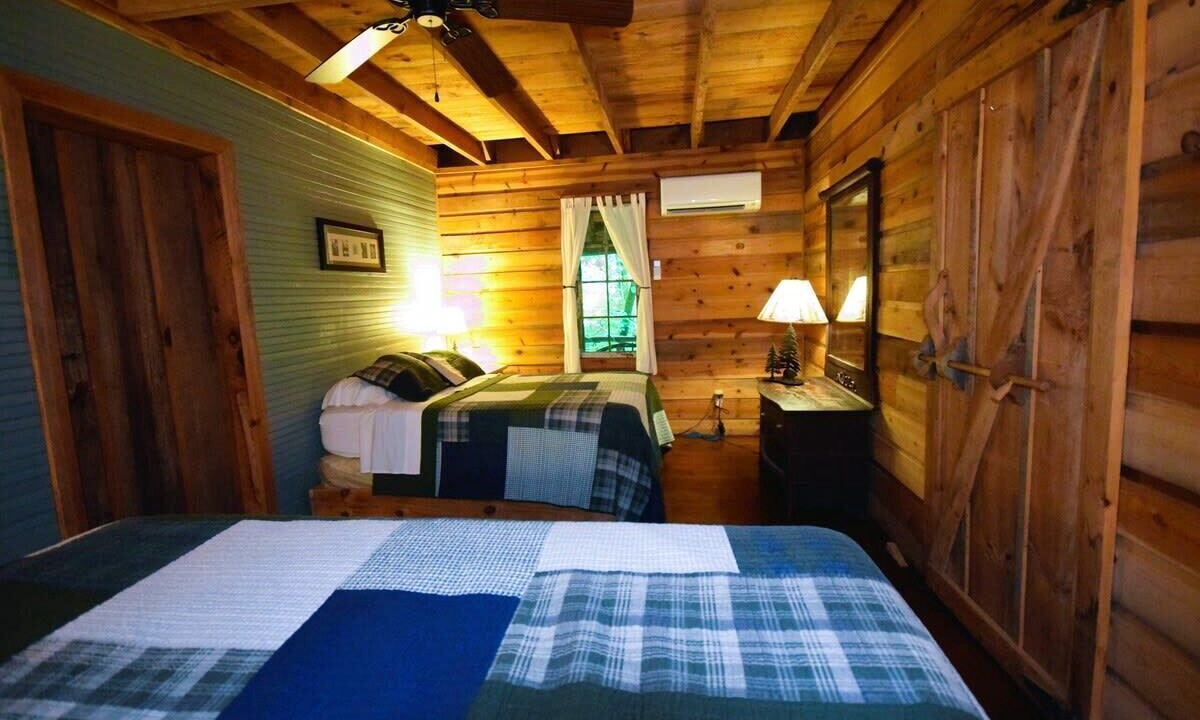 Photo of Bedroom in Saluda