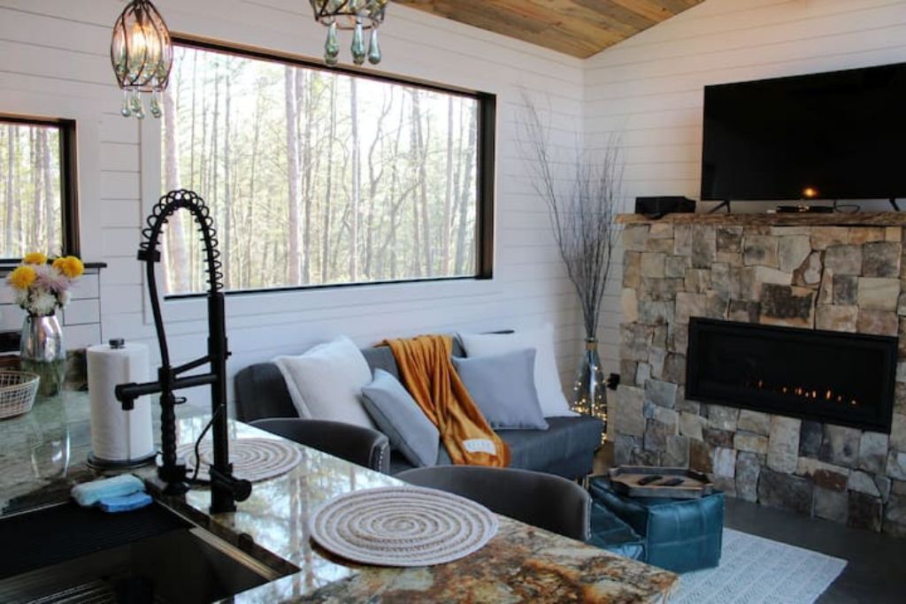 Photo of Livingroom in Morganton