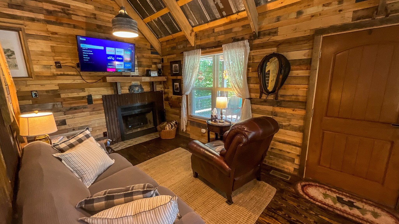 Photo of Livingroom in Millers Creek